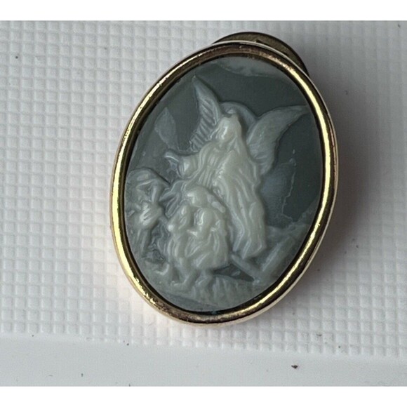 Vintage Jasperware Guardian Angel Cameo Style Pin Brooch Green gold tone - Picture 1 of 3